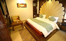 Hotel Maharaja Katra 3*